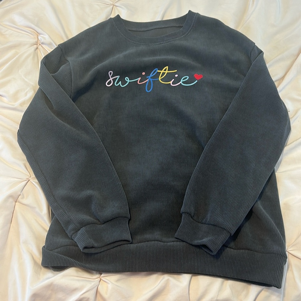 Large swiftie crew neck